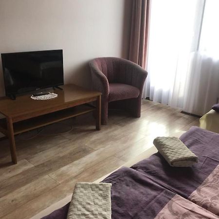 Ilona Panzio Hotel Balatonlelle Buitenkant foto