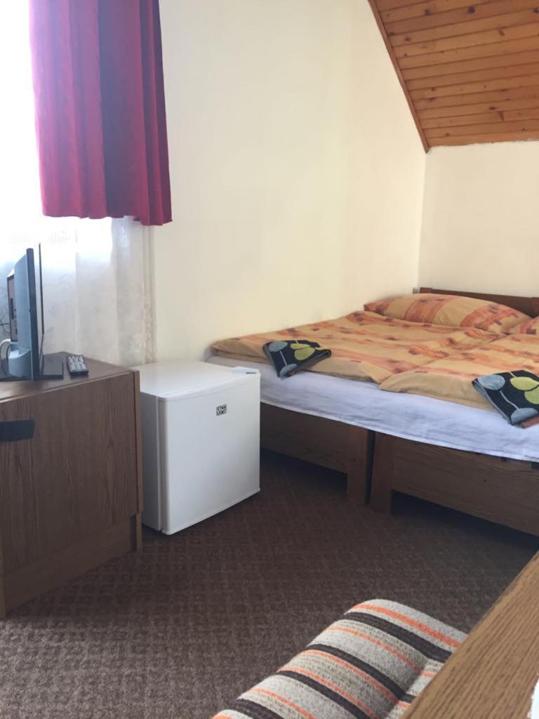 Ilona Panzio Hotel Balatonlelle Buitenkant foto