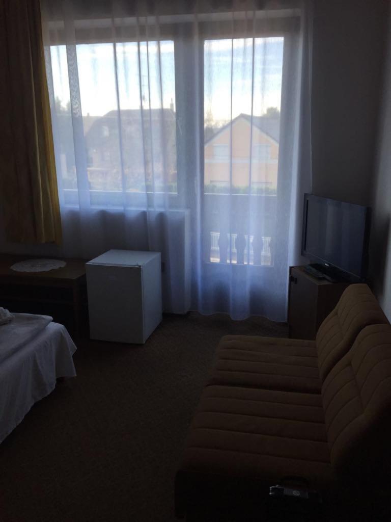 Ilona Panzio Hotel Balatonlelle Buitenkant foto